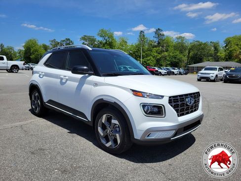 Used 2025 Hyundai Venue Limited FWD image 9