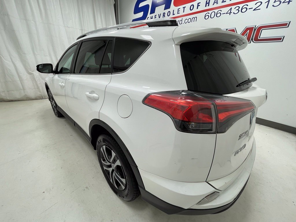 Used 2016 Toyota RAV4 LE AWD/4WD image 7