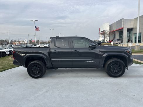 Certified 2025 Toyota Tacoma SR5 image 11