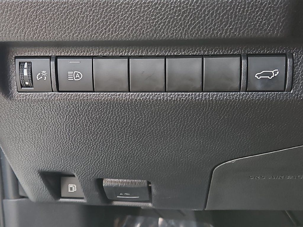 Used 2025 Toyota RAV4 XLE w/ Convenience Package AWD/4WD image 19
