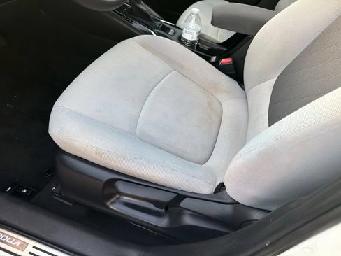 Used 2020 Toyota Corolla LE FWD image 9