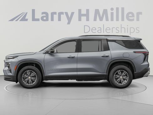 New 2026 Chevrolet Traverse LT w/ Midnight/Sport Edition AWD/4WD image 3