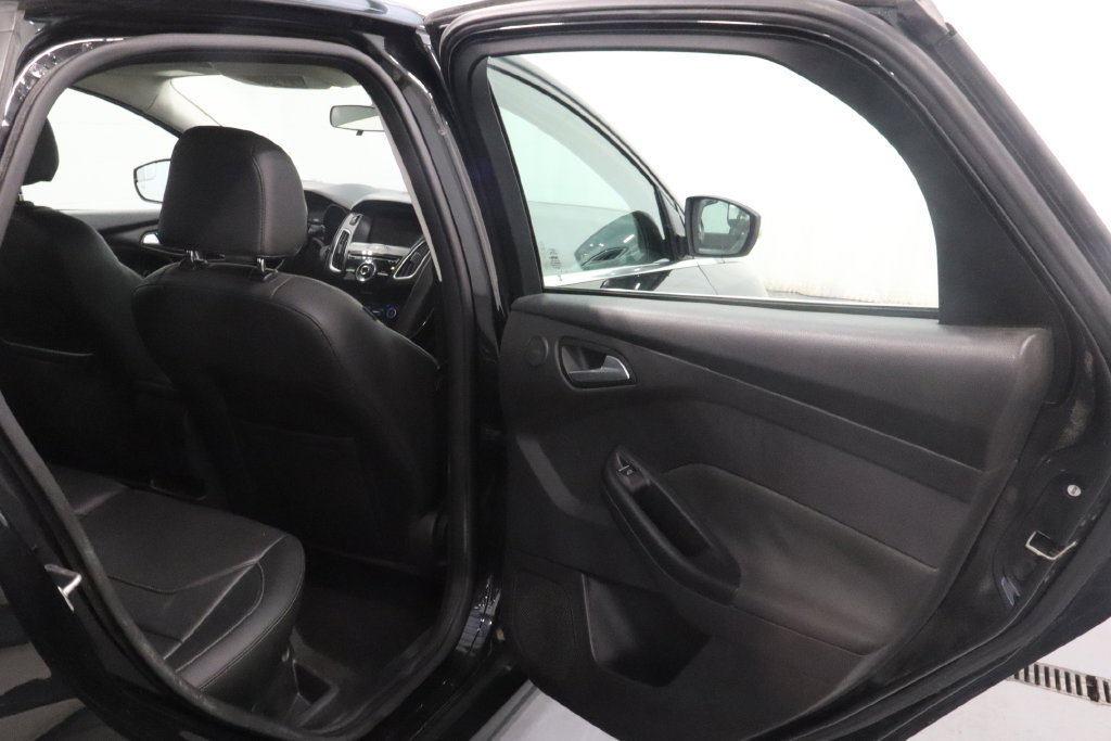Used 2015 Ford Focus Titanium FWD image 15