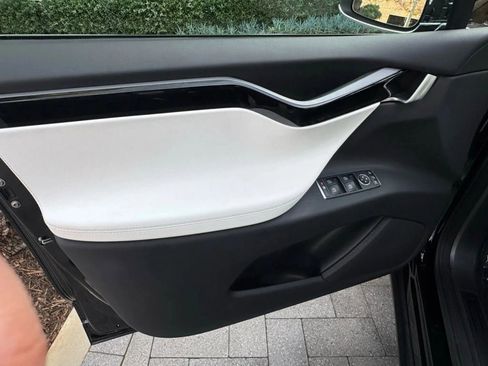 Used 2021 Tesla Model X Long Range image 22