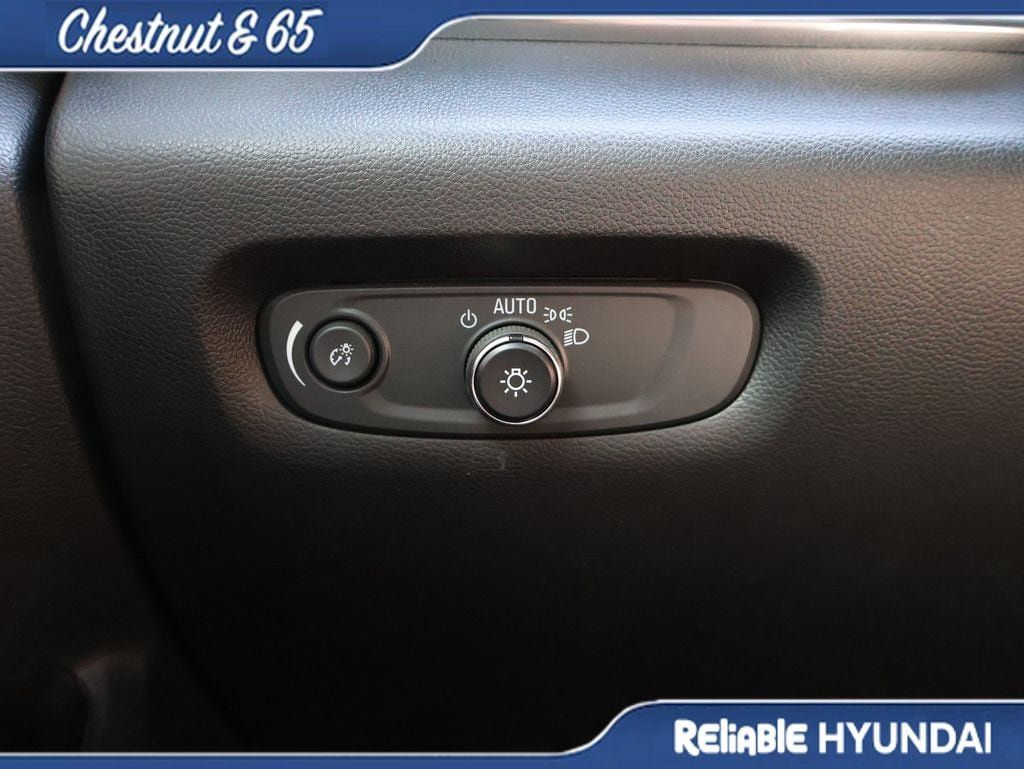 Used 2023 Chevrolet Traverse LT FWD image 33