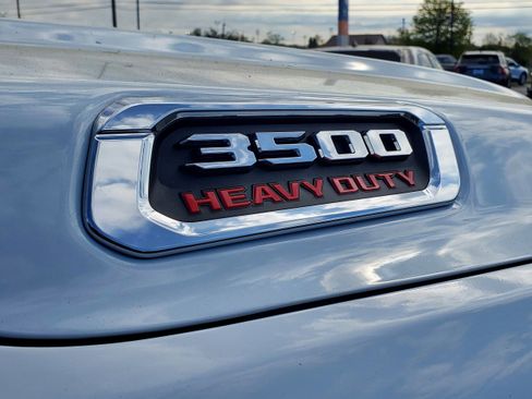 Used 2022 RAM 3500 Tradesman w/ Chrome Appearance Group AWD/4WD image 8