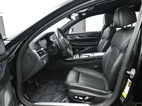Used 2021 BMW 750i xDrive w/ Executive Package image 12