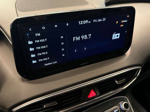 Used 2023 Hyundai Santa Fe SEL image 13