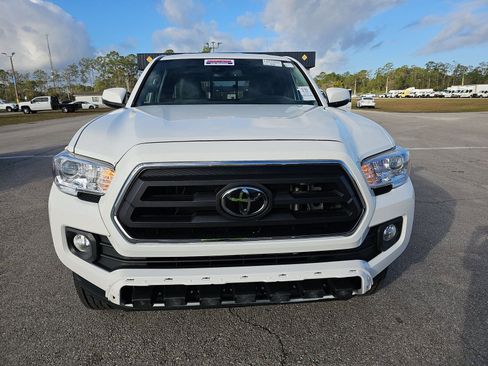 Used 2022 Toyota Tacoma SR5 w/ Technology Package image 2