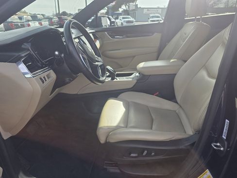 Used 2017 Cadillac XT5 Luxury w/ Driver Awareness Package image 11