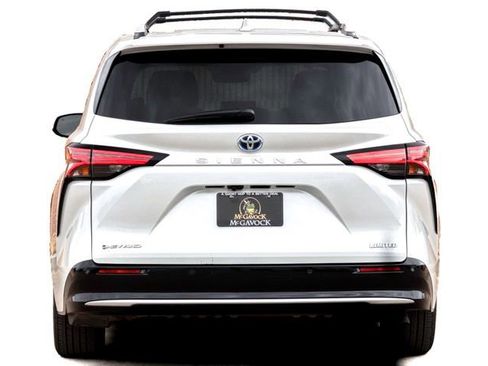 Used 2025 Toyota Sienna Limited image 20