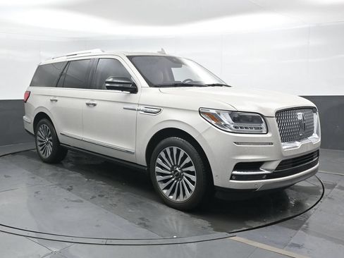 Used 2019 Lincoln Navigator Reserve AWD/4WD image 4