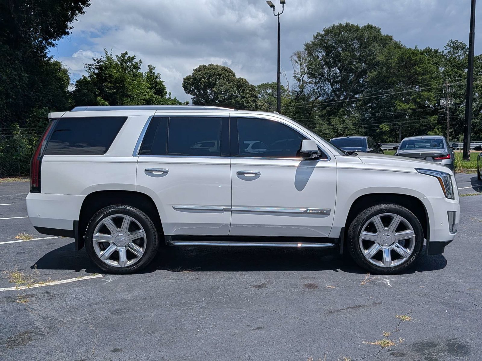 Used 2019 Cadillac Escalade Luxury AWD/4WD image 3