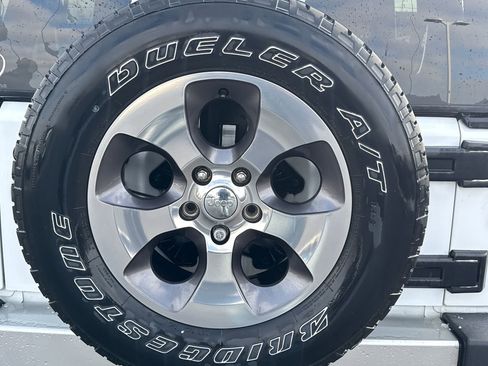 Used 2018 Jeep Wrangler Unlimited Sahara image 12