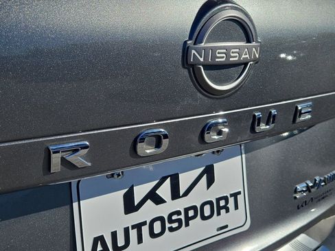 Used 2023 Nissan Rogue SV image 12