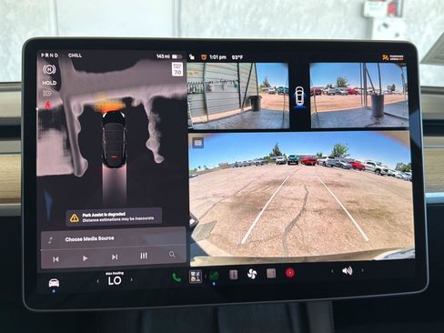 Used 2024 Tesla Model Y Long Range AWD/4WD image 17