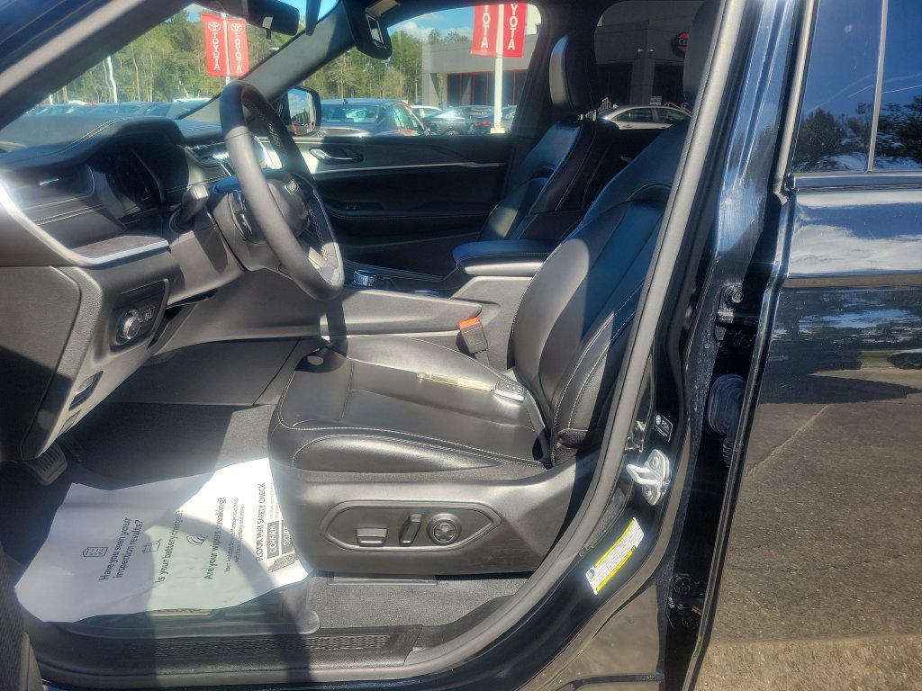 Used 2025 Jeep Grand Cherokee Limited w/ Black Appearance Package RWD image 16