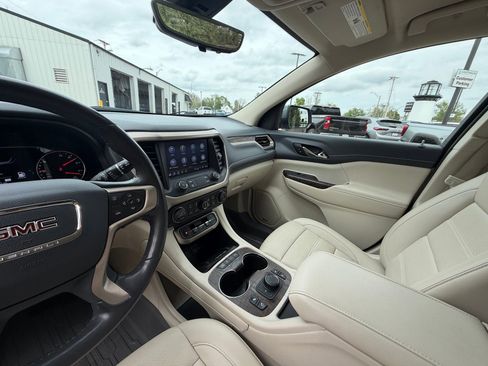 Used 2022 GMC Acadia Denali w/ Denali Technology Package image 17