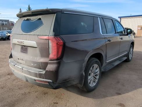 Used 2023 GMC Yukon XL SLT image 8
