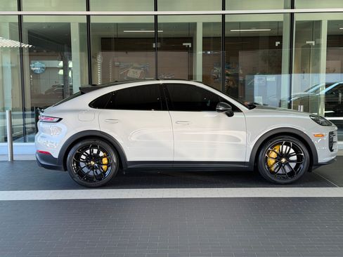Certified 2024 Porsche Cayenne Turbo GT AWD/4WD image 6