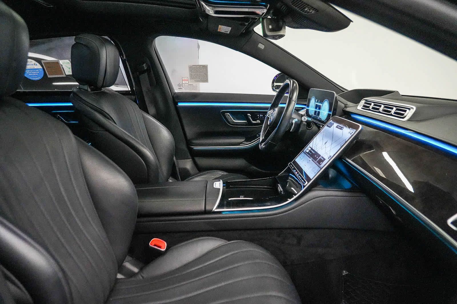Used 2022 Mercedes-Benz S 580 4MATIC Sedan w/ Rear Seat Package image 16