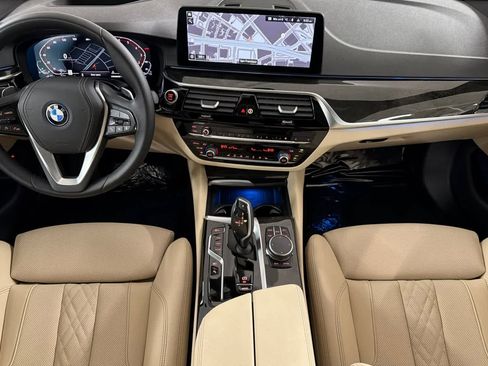 Used 2023 BMW 530e w/ Executive Package image 3