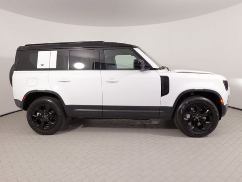Used 2020 Land Rover Defender 110 HSE AWD/4WD image 7