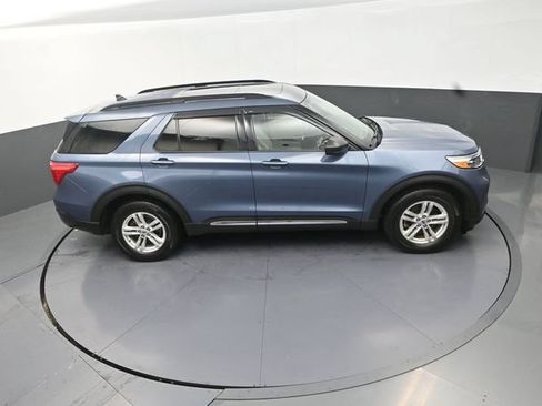 Used 2021 Ford Explorer XLT w/ Equipment Group 202A AWD/4WD image 30