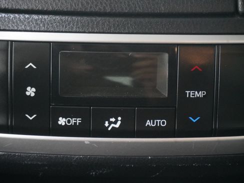 Used 2017 Toyota Highlander XLE AWD/4WD image 14