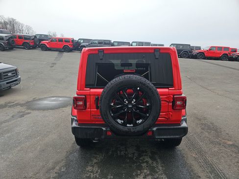 Used 2025 Jeep Wrangler Unlimited Sahara AWD/4WD image 5