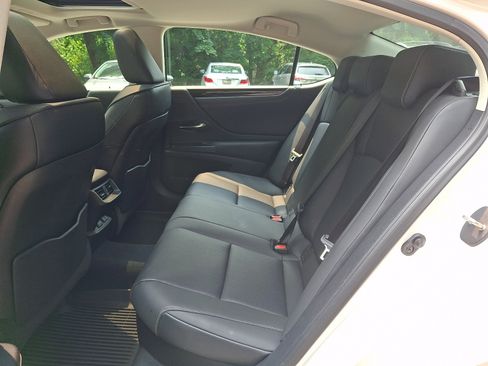 Used 2020 Lexus ES 300h w/ Premium Package FWD image 10