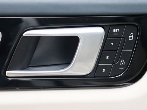 Used 2022 Porsche Cayenne Platinum Edition image 46