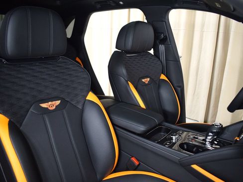 New 2026 Bentley Bentayga Extended Wheelbase AWD/4WD image 24