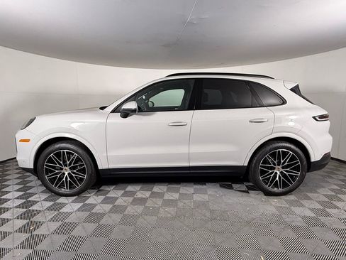 Certified 2025 Porsche Cayenne image 2