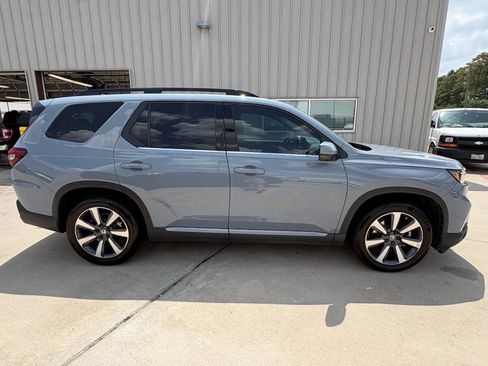 Certified 2024 Honda Pilot Touring image 9