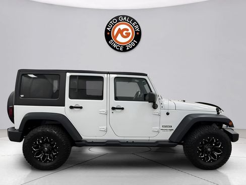 Used 2018 Jeep Wrangler Unlimited Sport S AWD/4WD image 2