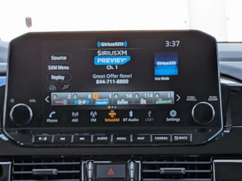 Used 2025 Nissan Pathfinder SL FWD image 21