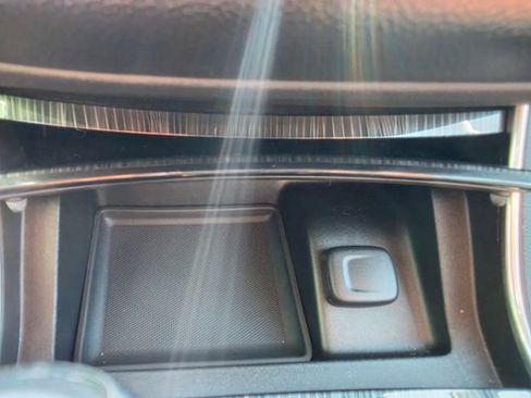 Used 2016 Chevrolet Impala LT FWD image 18