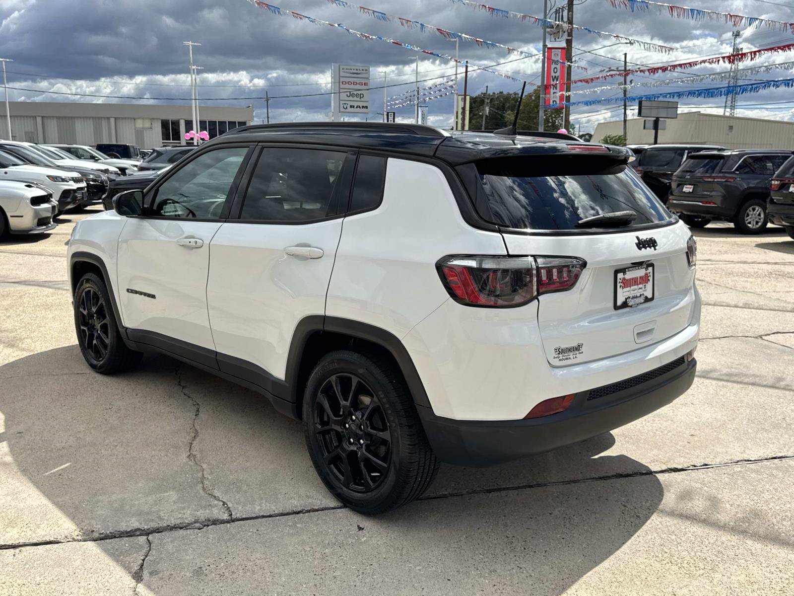 Used 2022 Jeep Compass Latitude FWD image 5