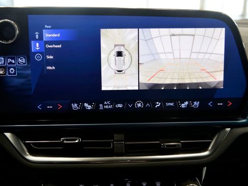 Certified 2025 Chevrolet Equinox EV LT w/ Convenience Package II image 20