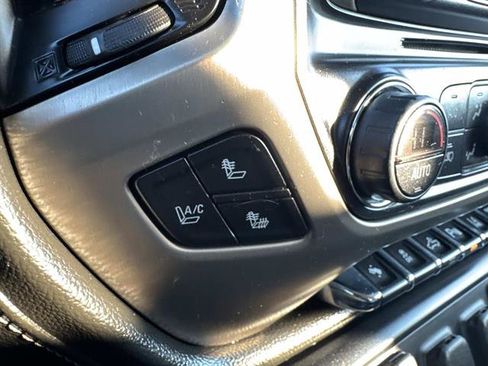 Used 2015 GMC Sierra 3500 Denali image 19