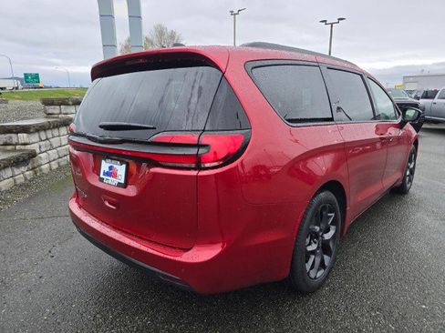 New 2026 Chrysler Pacifica Select w/ S Appearance Package image 3