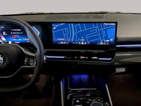 Certified 2025 BMW 530i RWD image 6