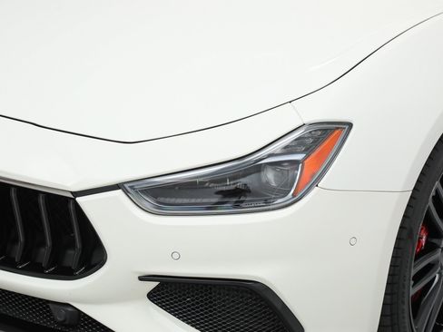 Certified 2023 Maserati Ghibli Modena RWD image 9