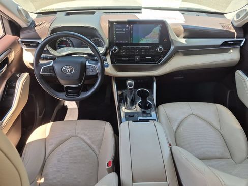 Used 2021 Toyota Highlander Platinum FWD image 28