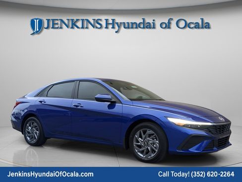 Used 2025 Hyundai Elantra Sport image 1