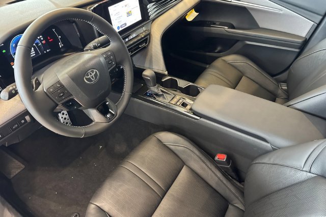 Used 2026 Toyota Camry SE w/ Convenience Package FWD image 11