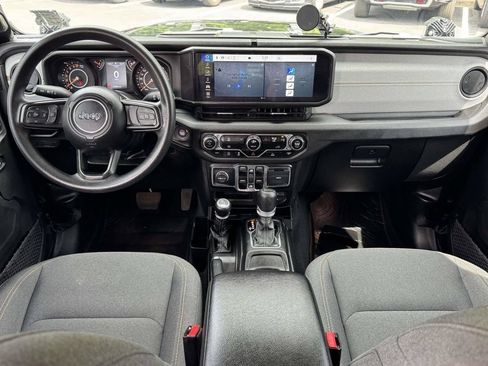 Used 2024 Jeep Gladiator Sport AWD/4WD image 3