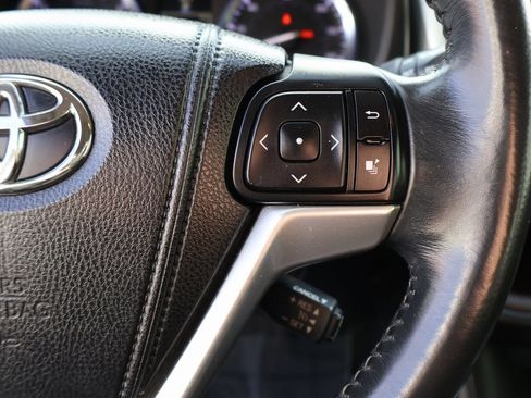 Used 2015 Toyota Highlander XLE image 38