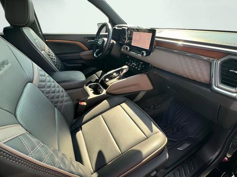 Used 2023 GMC Canyon Denali image 31